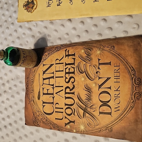 Decorative Harry Potter Themed Prop Signs and Potion Bottle - Picture 2 of 4